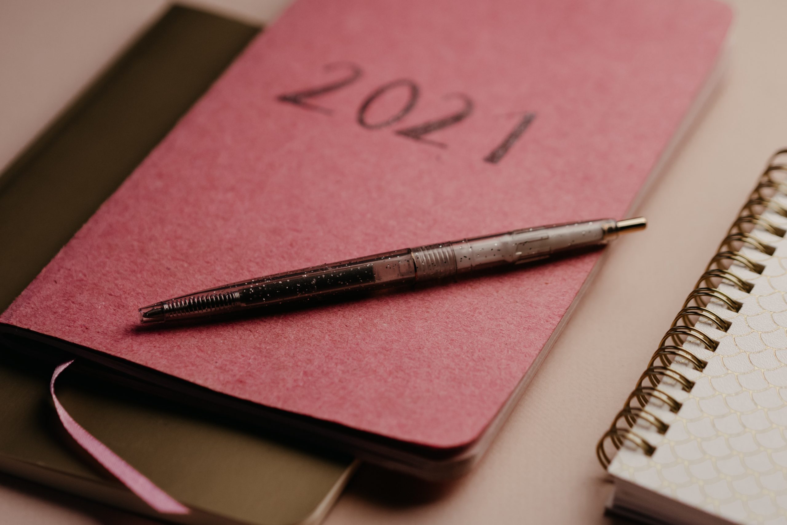2021 planner and pen on a desk